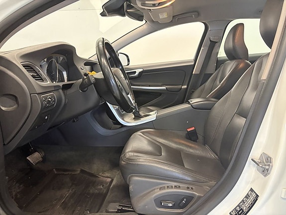 Volvo V60 Cross Country 7 of 20