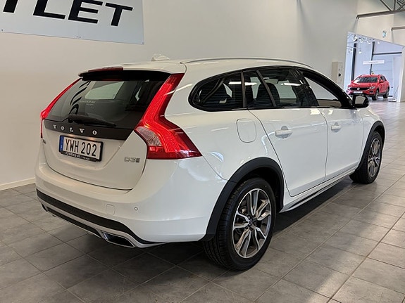 Volvo V60 Cross Country 6 of 20