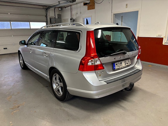 Volvo V70 4 of 6