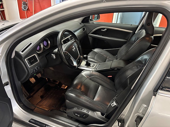 Volvo V70 5 of 6
