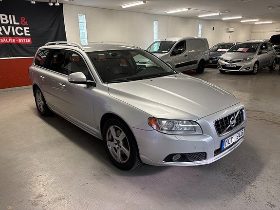 Volvo V70 2 of 6