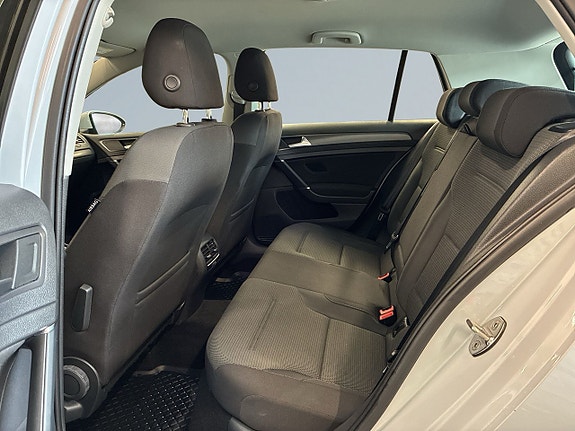 Volkswagen e-Golf VII 13 of 20