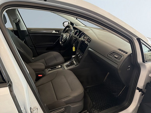 Volkswagen e-Golf VII 10 of 20