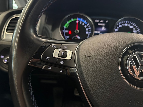Volkswagen e-Golf VII 17 of 20
