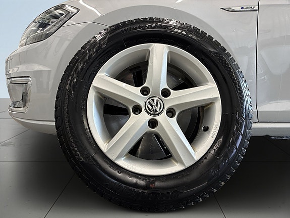Volkswagen e-Golf VII 14 of 20