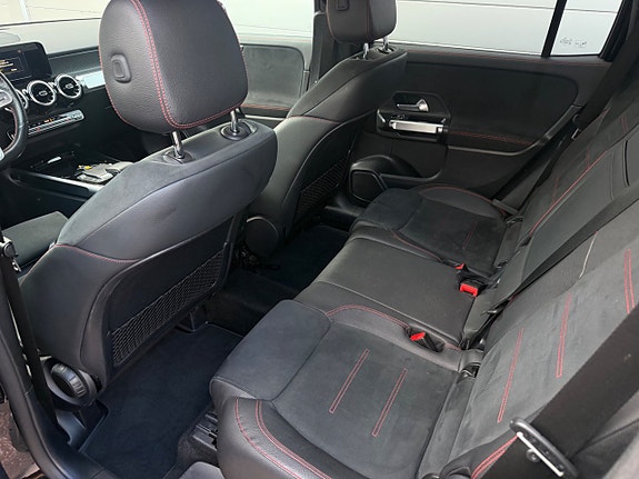 Mercedes-Benz GLB200 d 10 of 15
