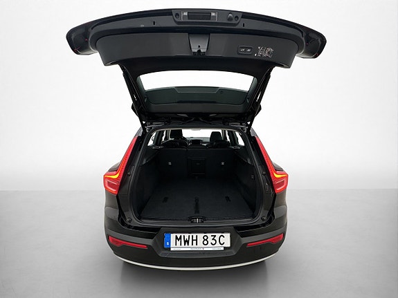 Volvo XC40 10 of 30