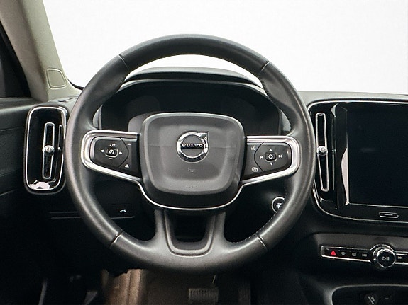 Volvo XC40 15 of 30