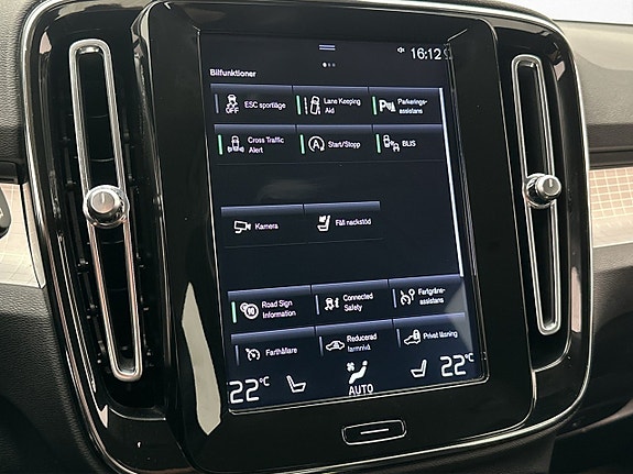Volvo XC40 23 of 30
