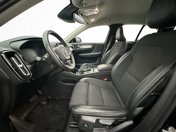 Volvo XC40 13 of 30