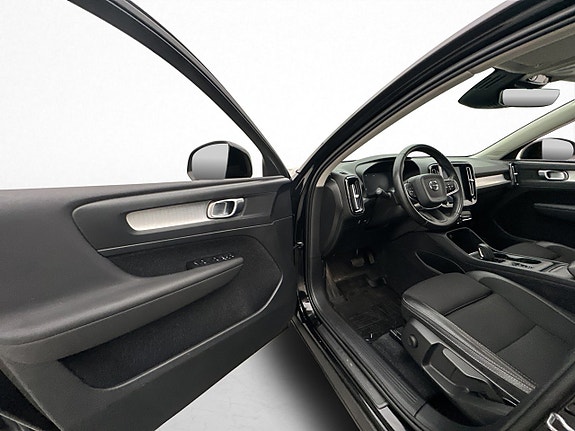 Volvo XC40 12 of 30