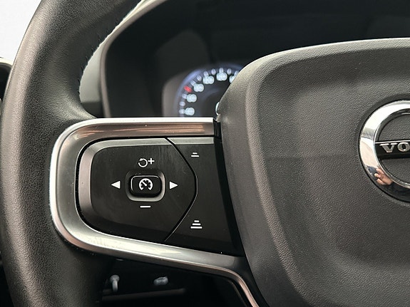 Volvo XC40 17 of 30