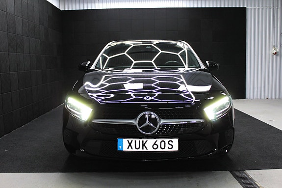 Mercedes-Benz A200 d 2 of 20
