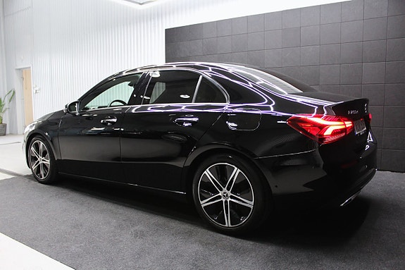 Mercedes-Benz A200 d 4 of 20