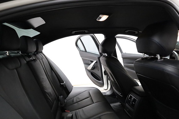BMW 320d 15 of 26