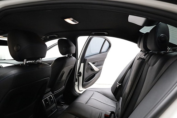 BMW 320d 14 of 26