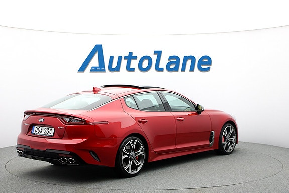 Kia Stinger 8 of 30