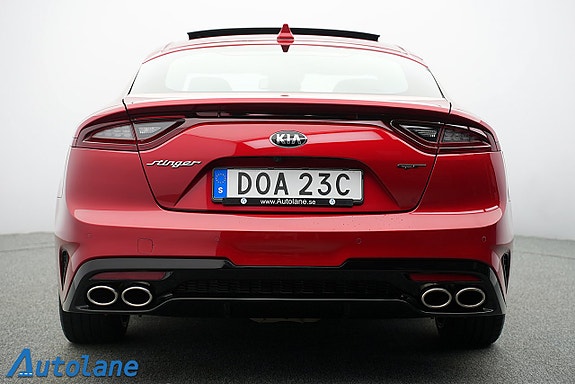 Kia Stinger 14 of 30