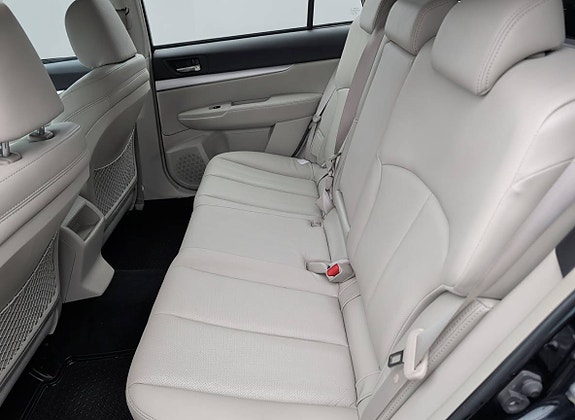 Subaru Legacy 5 of 7