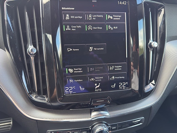 Volvo XC60 18 of 21