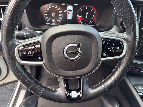 Volvo XC60 15 of 21