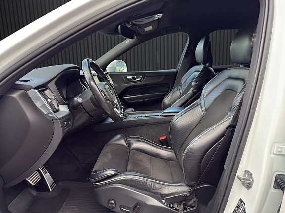 Volvo XC60 10 of 21