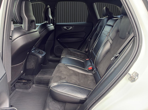 Volvo XC60 14 of 21