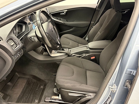 Volvo V40 8 of 18