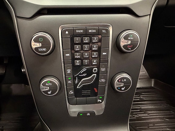 Volvo V40 12 of 18