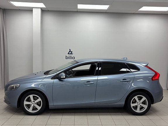Volvo V40 2 of 18
