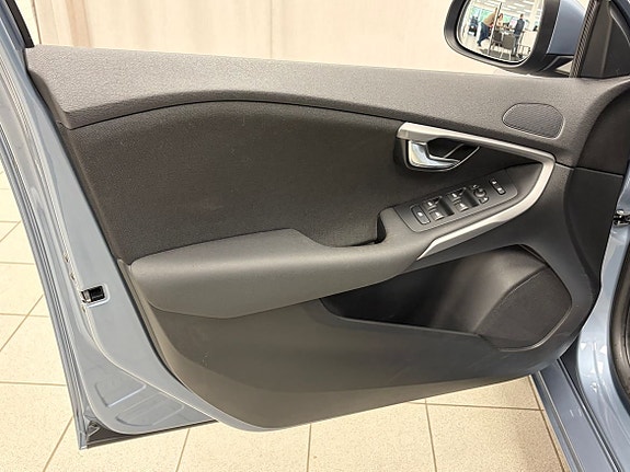Volvo V40 7 of 18