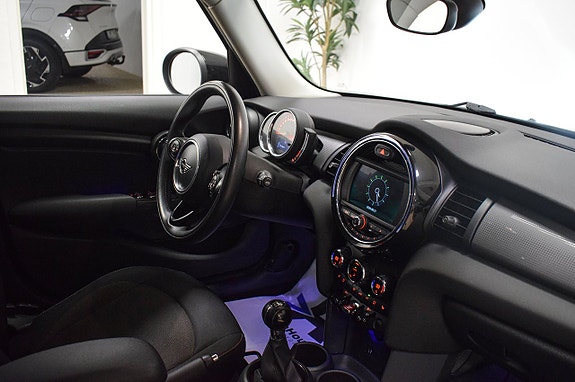 MINI Cooper 9 of 22