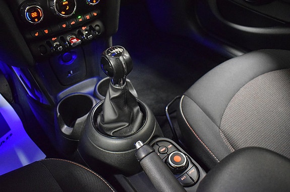 MINI Cooper 15 of 22