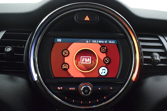 MINI Cooper 13 of 22