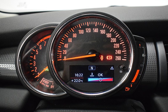 MINI Cooper 11 of 22