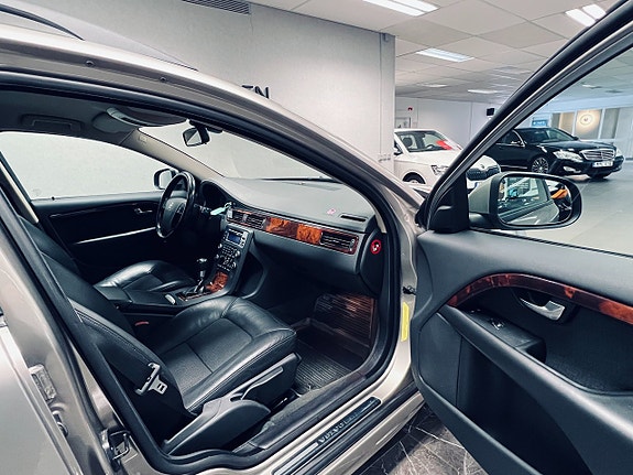 Volvo V70 8 of 23