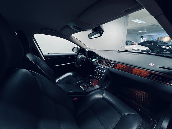 Volvo V70 9 of 23