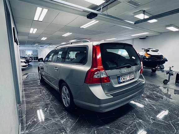 Volvo V70 6 of 23