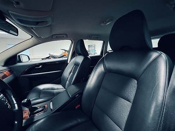 Volvo V70 12 of 23