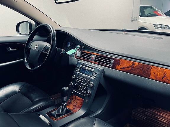 Volvo V70 10 of 23