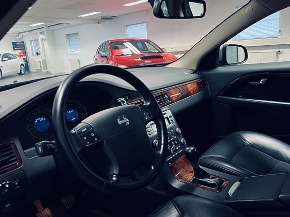 Volvo V70 13 of 23