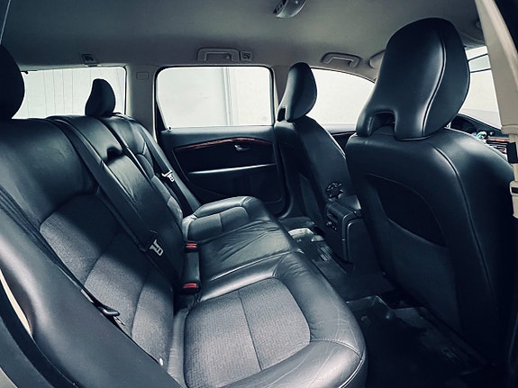 Volvo V70 7 of 23