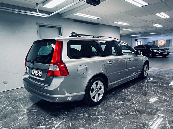 Volvo V70 4 of 23