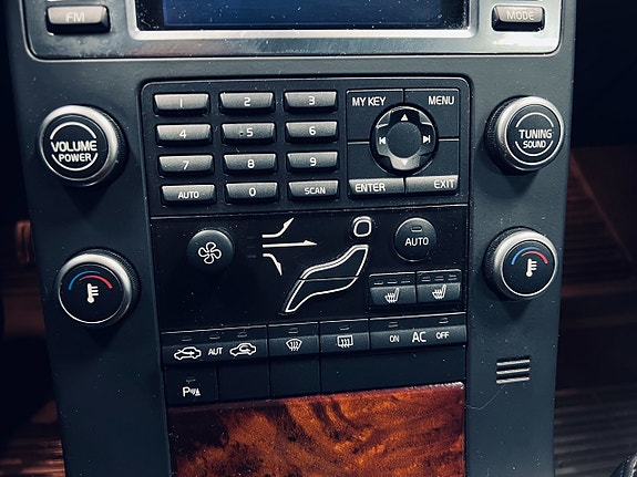 Volvo V70 14 of 23