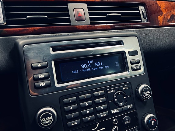 Volvo V70 15 of 23