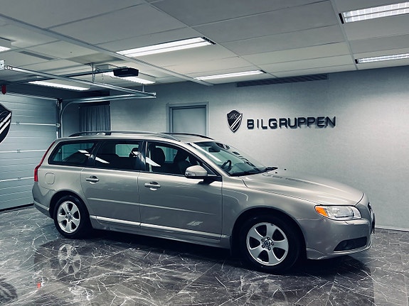 Volvo V70 2 of 23