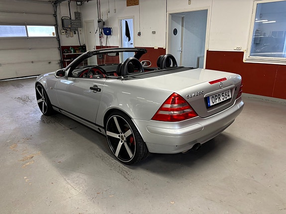 Mercedes-Benz SLK230 4 of 7