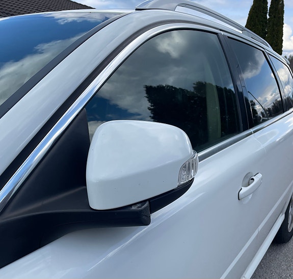 Volvo V70 2 of 6