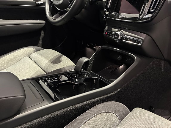 Volvo XC40 17 of 19