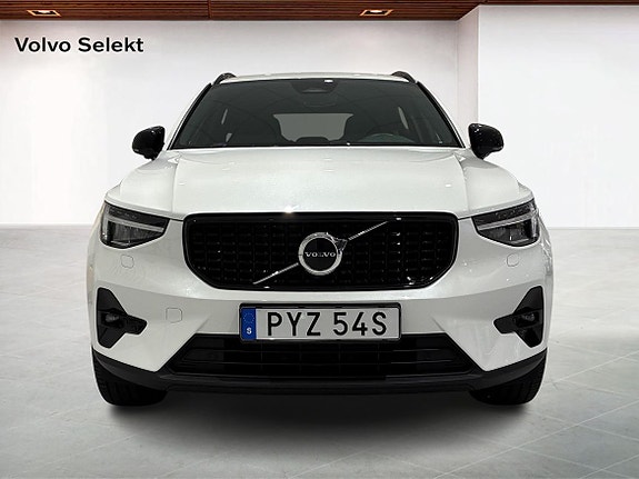 Volvo XC40 8 of 19